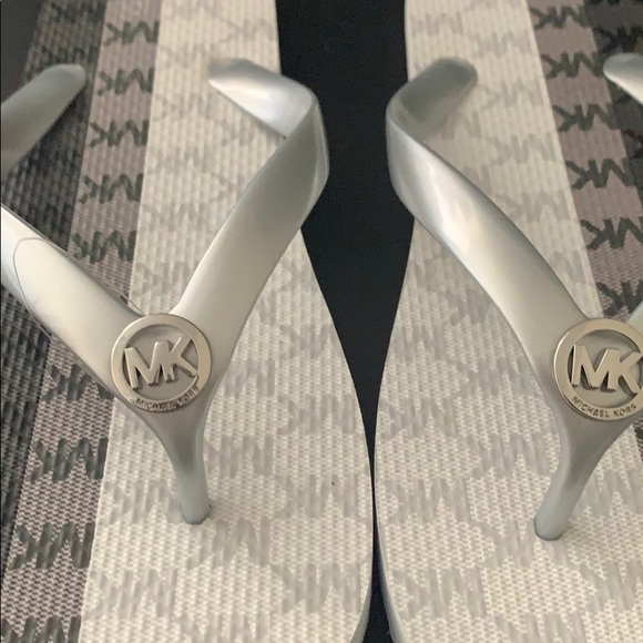 Sandal 10 - Picture 2 of 6